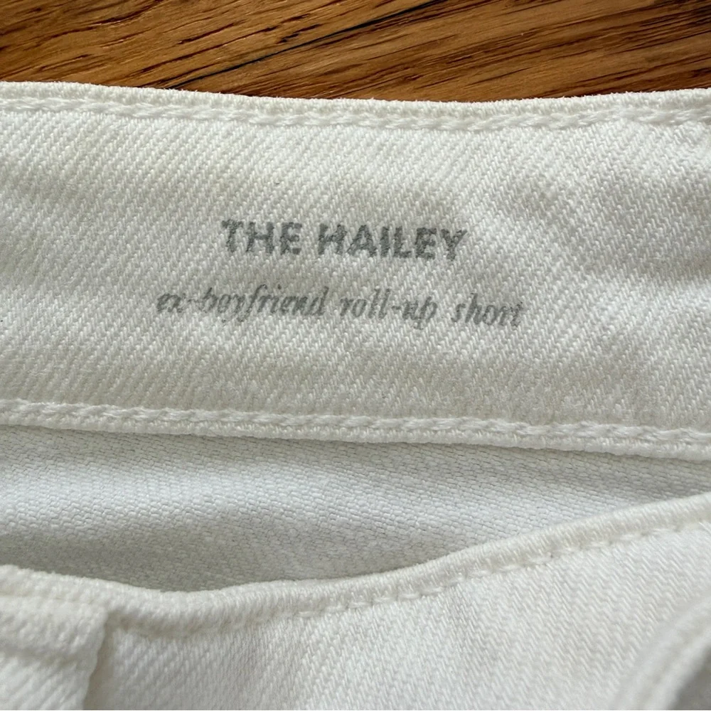 AG Adriano Goldschmied The Hailey Ex-Boyfriend Roll Up Short White Size 25 - Picture 3 of 7